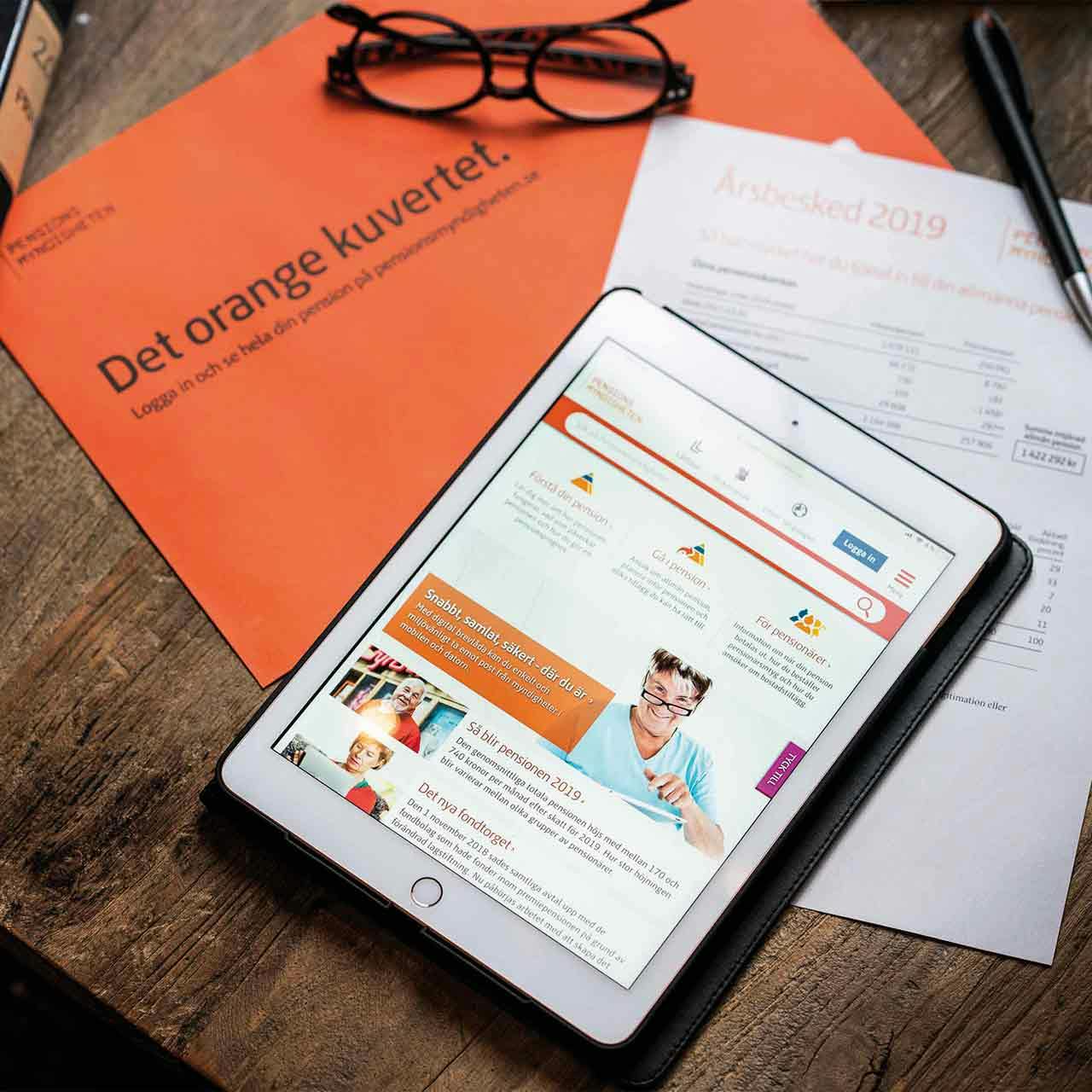 The Swedish Pensions Agency's website, "The Orange Envelope," is displayed on an iPad.